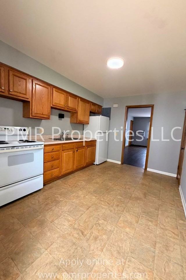 Bedford Square Apartments - Photo 7 of 11