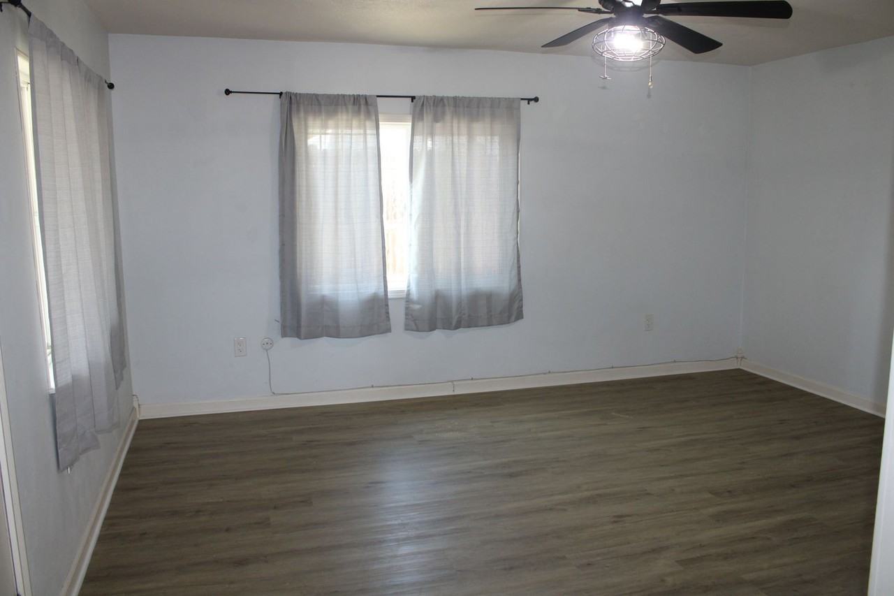 135 Poinsettia Ave - Photo 5 of 35