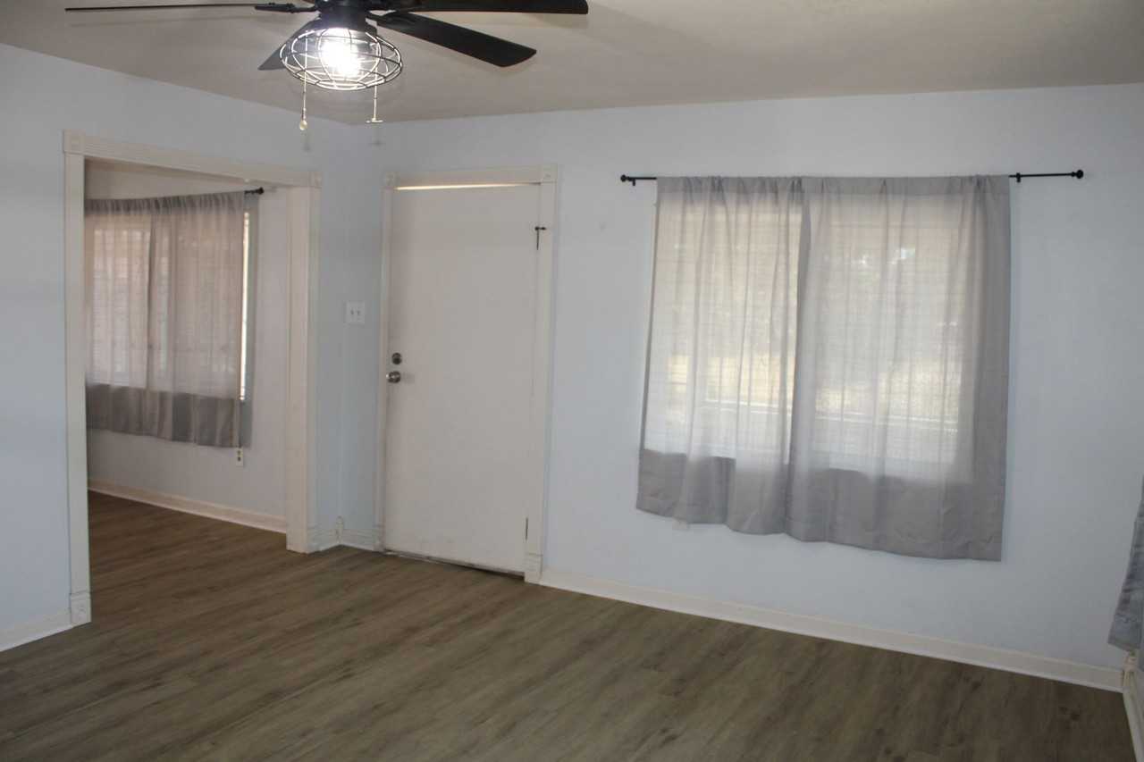 135 Poinsettia Ave - Photo 6 of 35