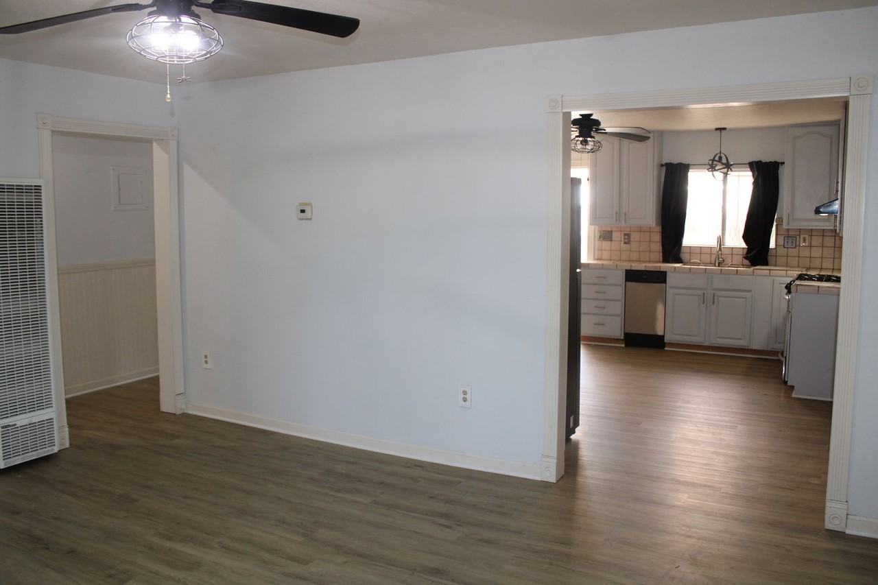 135 Poinsettia Ave - Photo 7 of 35