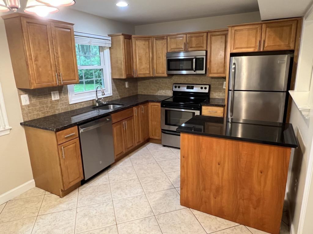 7723 Marthas Ln - Photo 6 of 22