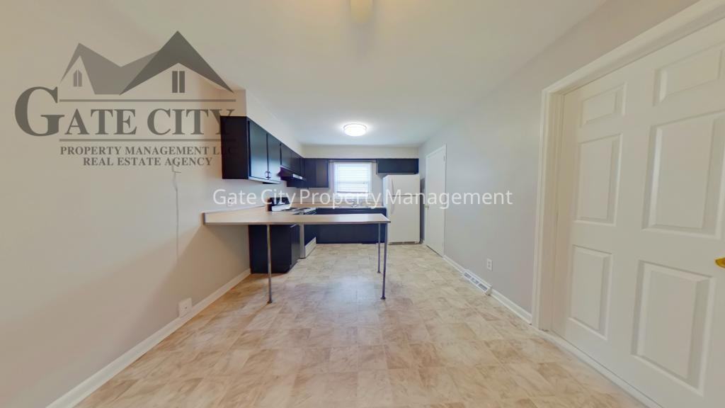 611 Mobile St - Photo 2 of 15