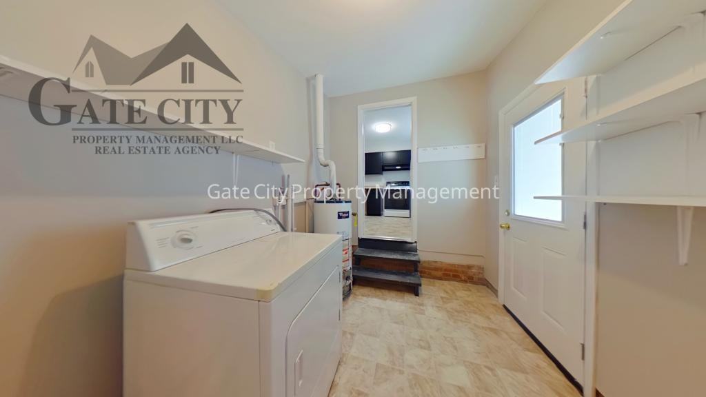 611 Mobile St - Photo 4 of 15