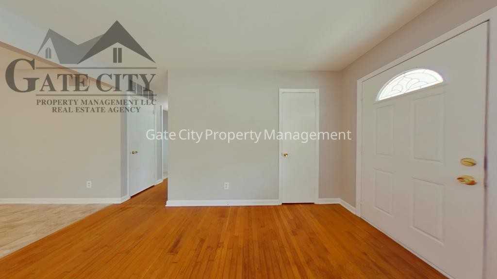 611 Mobile St - Photo 5 of 15