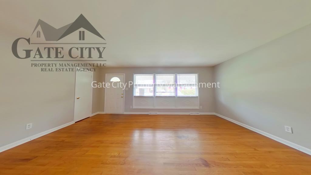 611 Mobile St - Photo 6 of 15