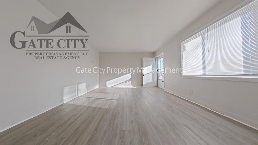 610 Hawthorne Ave Apt B - Photo 4 of 7