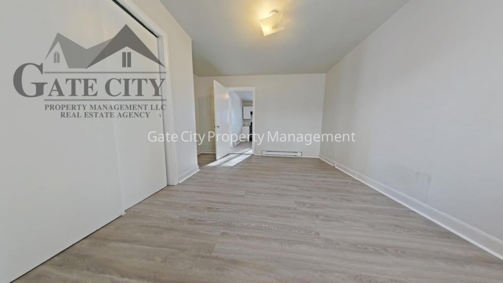 610 Hawthorne Ave Apt B - Photo 6 of 7