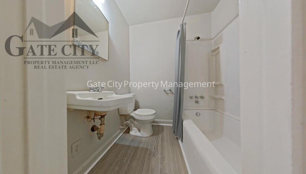 610 Hawthorne Ave Apt B - Photo 7 of 7