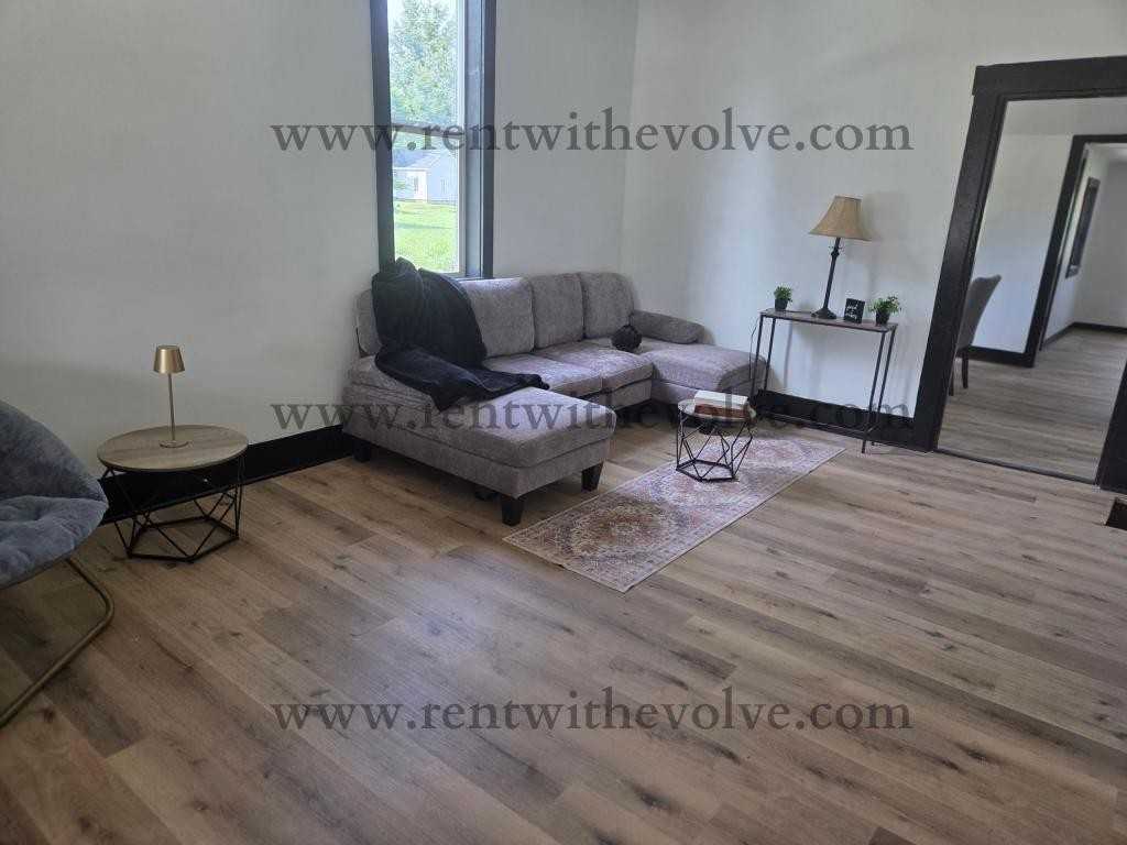 512 S West St - Photo 2 of 7