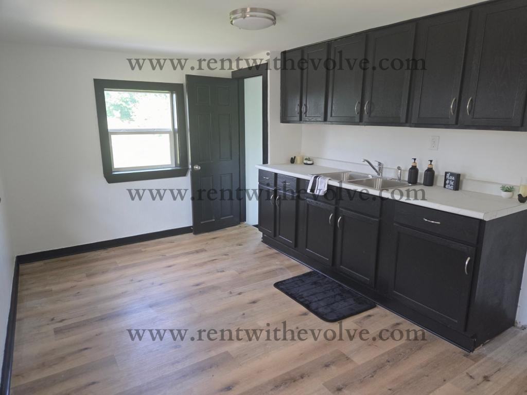 512 S West St - Photo 3 of 7