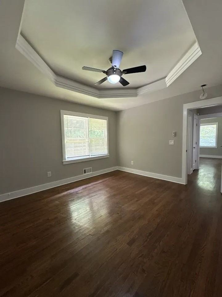 2578 Rockcliff Rd Se - Photo 2 of 10