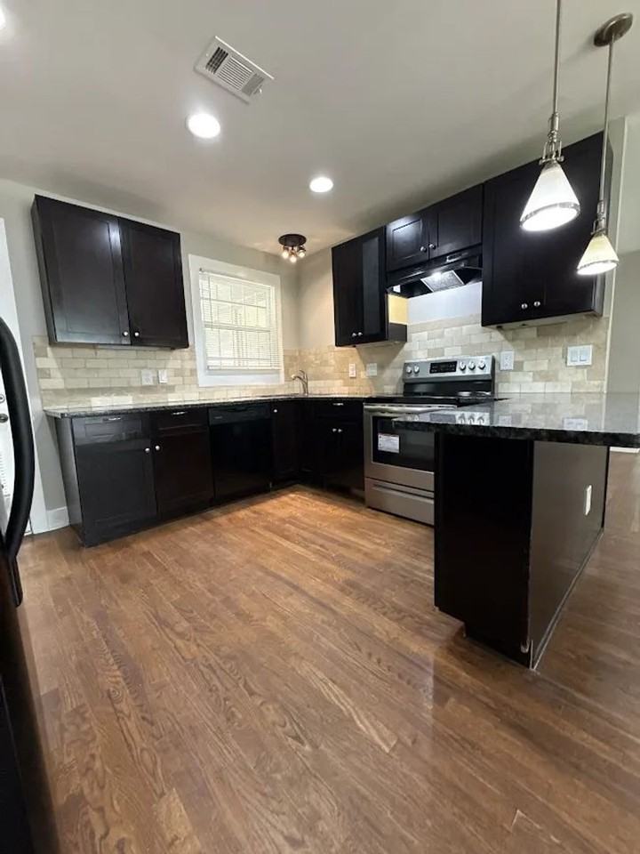 2578 Rockcliff Rd Se - Photo 5 of 10