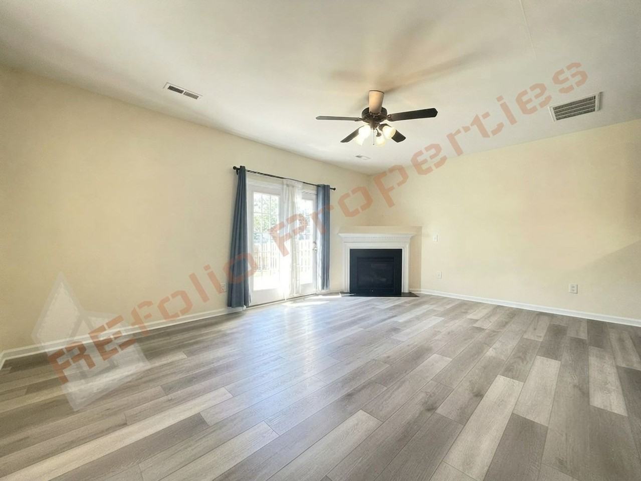 1304 Cozart St - Photo 5 of 31