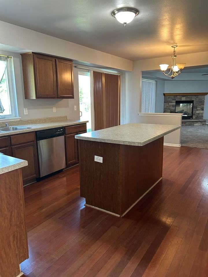 9765 S Rustic Pl - Photo 6 of 25