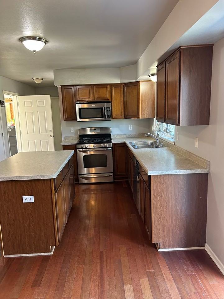 9765 S Rustic Pl - Photo 7 of 25