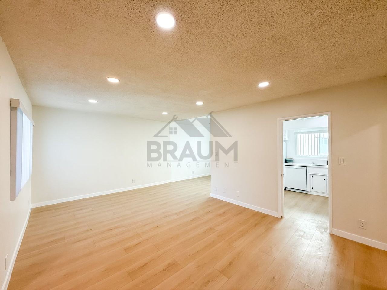 13129 OXNARD ST. - Photo 3 of 50
