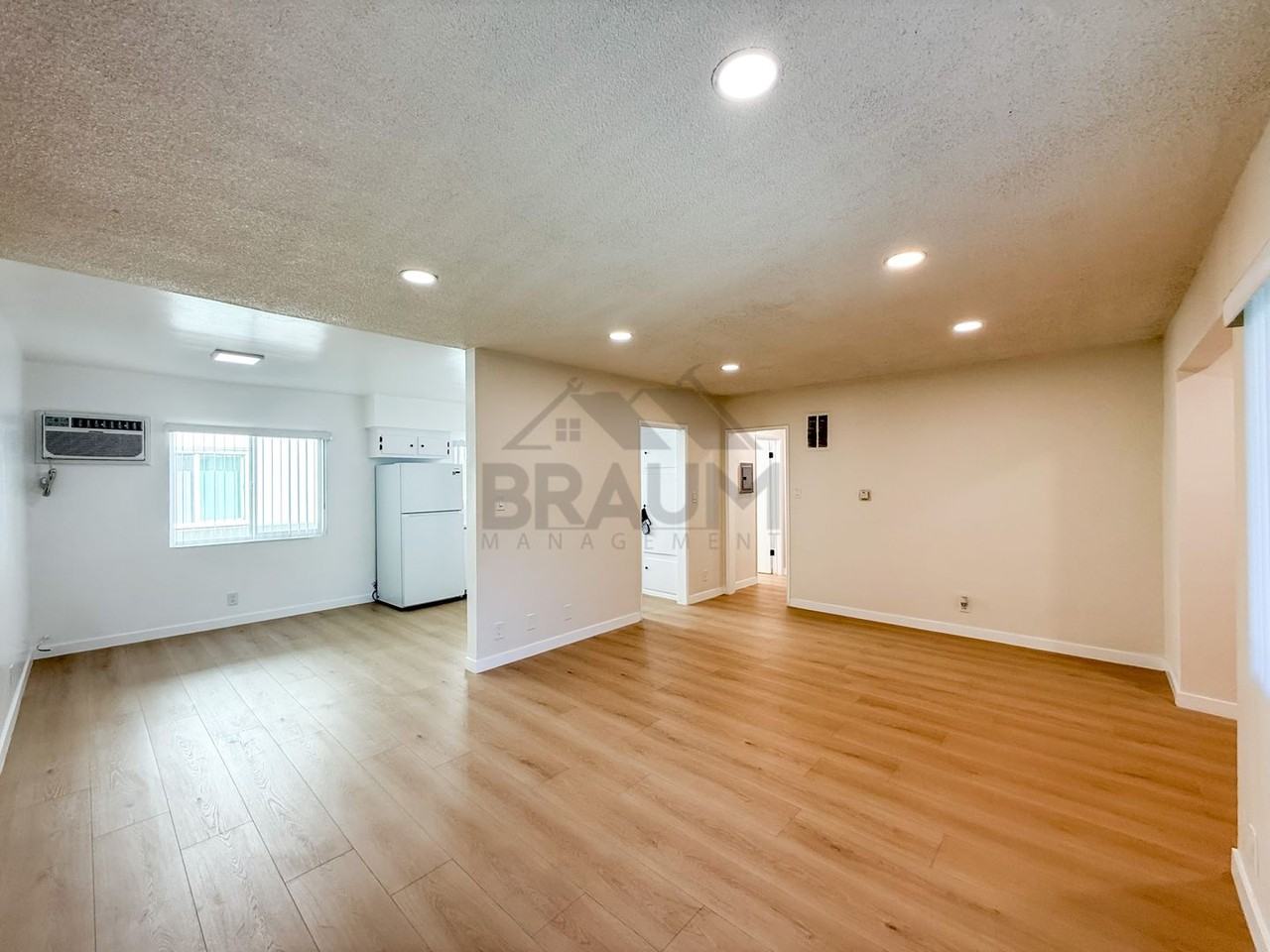 13129 OXNARD ST. - Photo 5 of 50