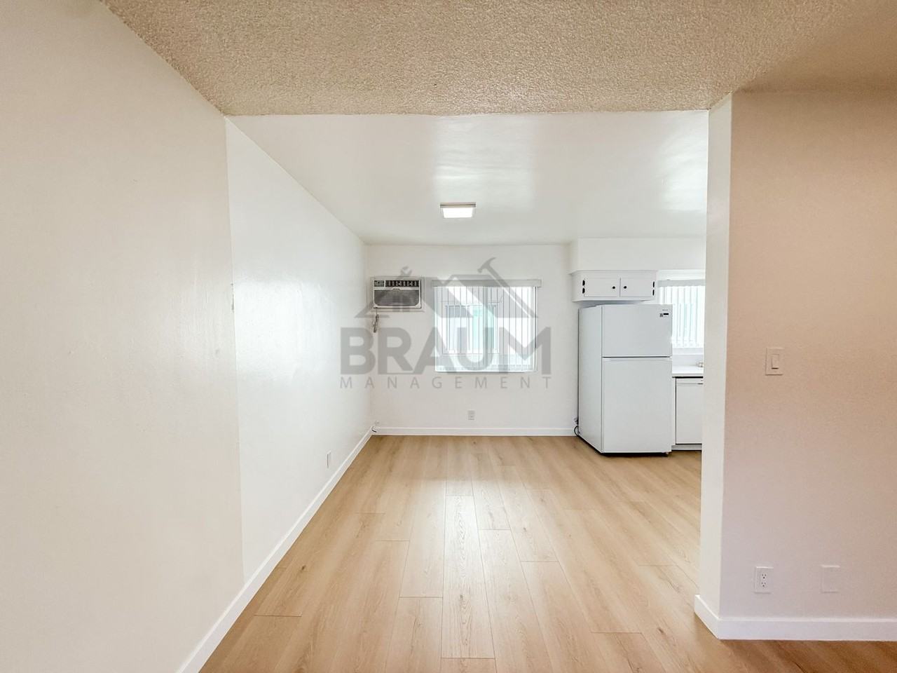 13129 OXNARD ST. - Photo 6 of 50