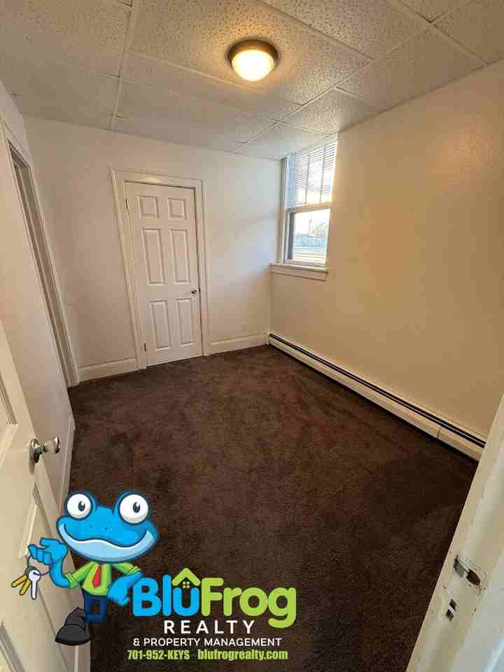 402 2nd Ave Nw #101 - Photo 7 of 9