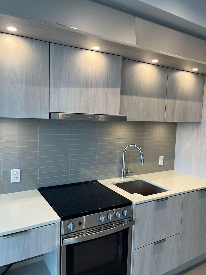 448 Burnhamthorpe Rd W - Photo 7 of 15