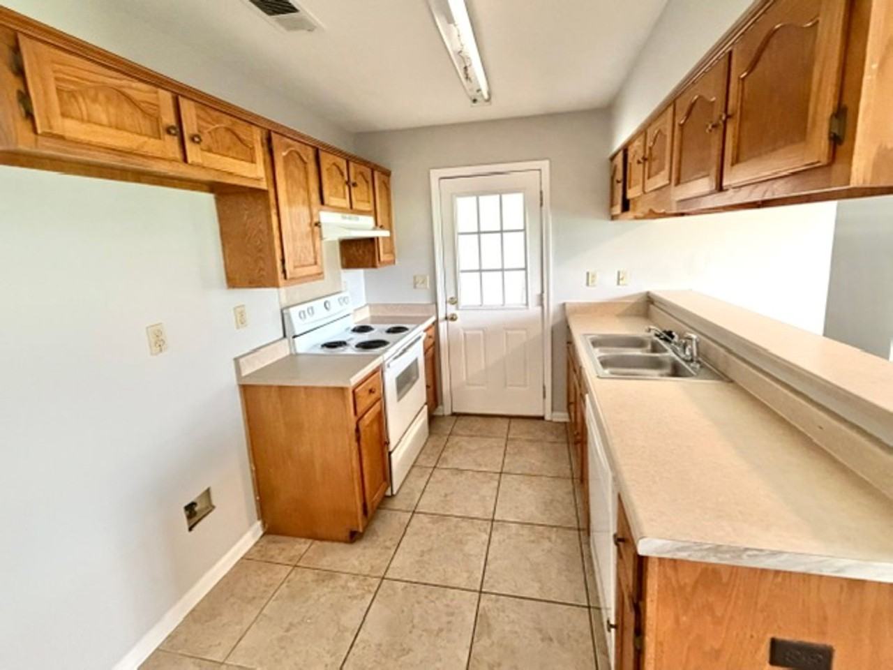 5435 Gardendale St - Photo 4 of 14