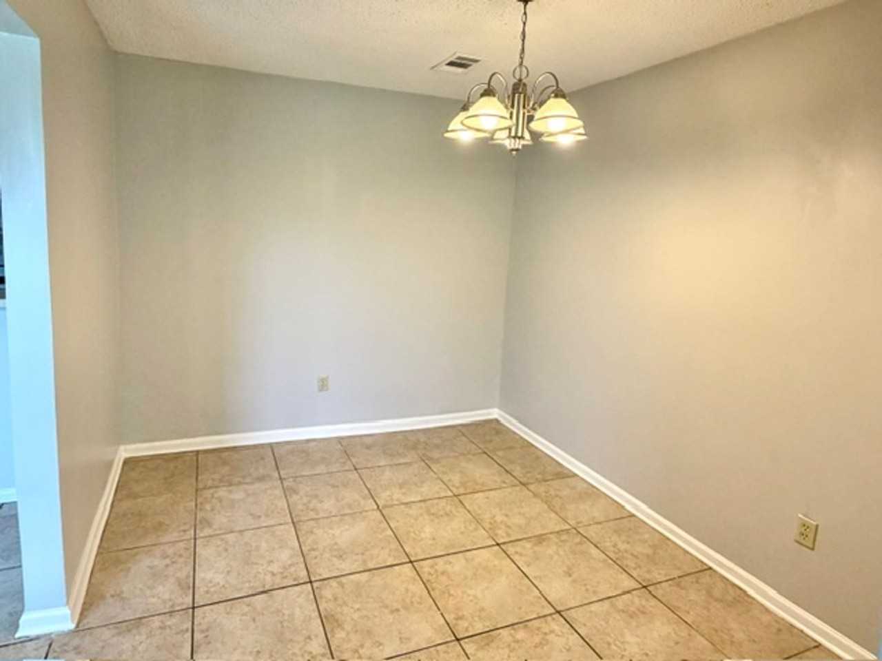 5435 Gardendale St - Photo 5 of 14