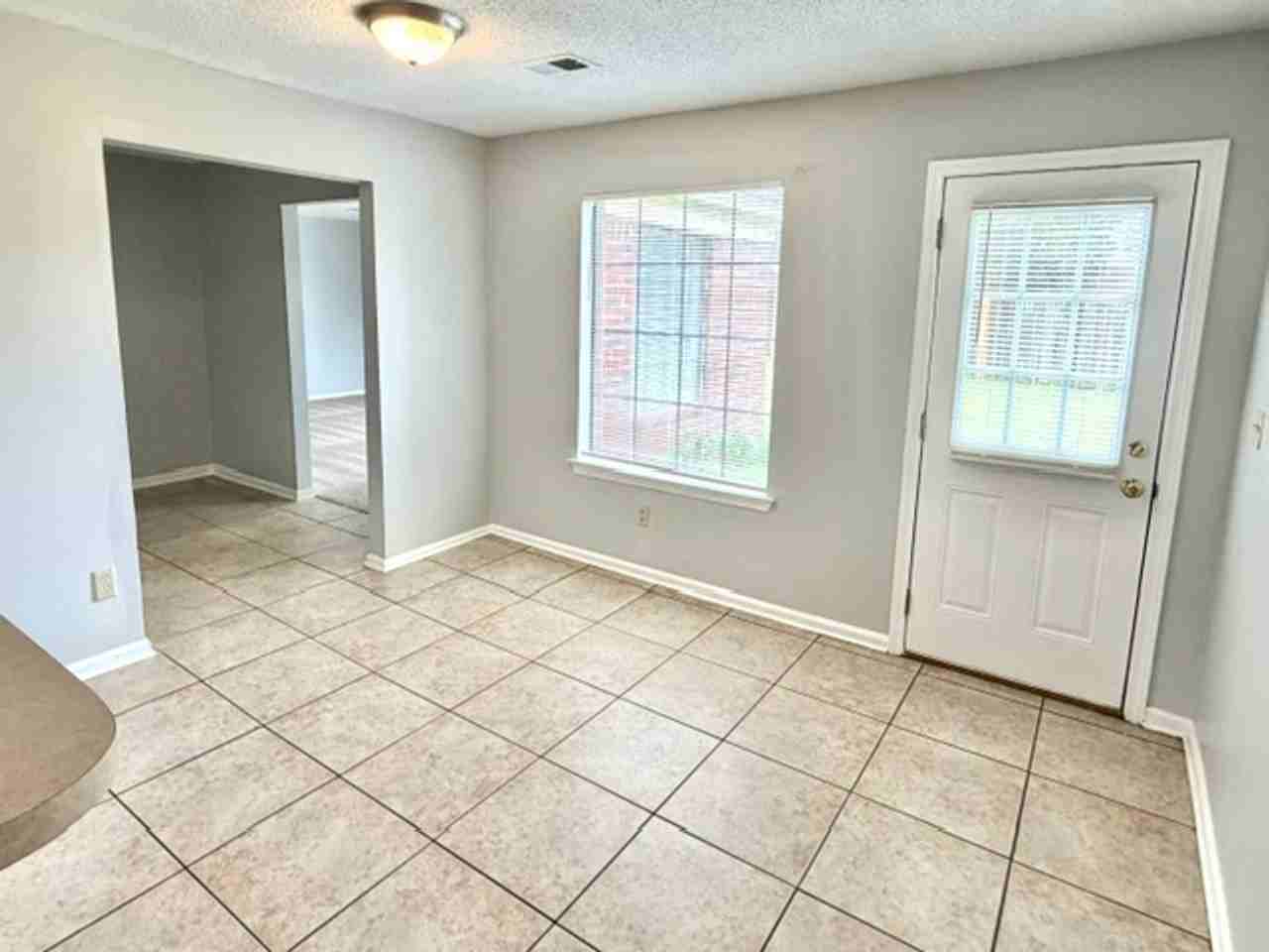 5435 Gardendale St - Photo 6 of 14