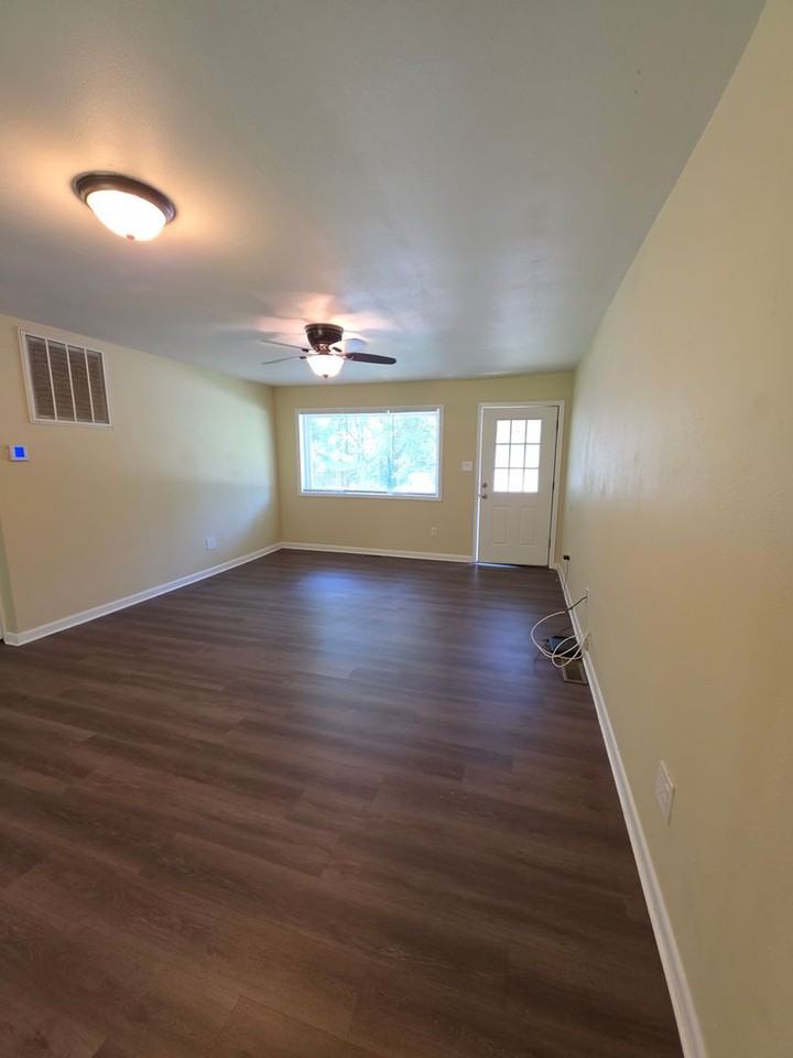 308 E Gum St - Photo 2 of 17