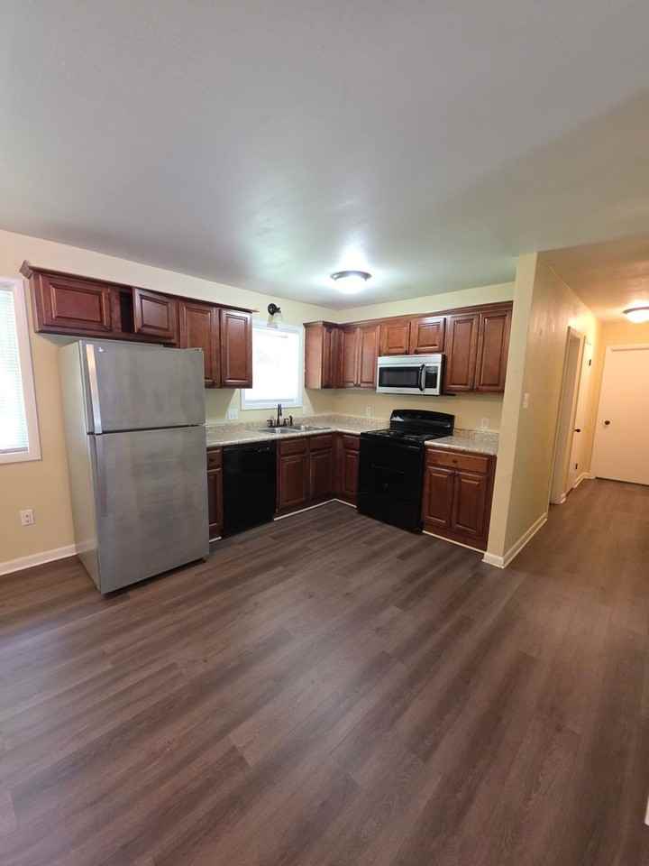 308 E Gum St - Photo 4 of 17