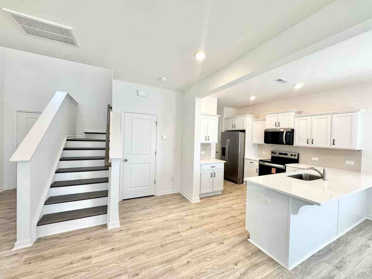 1412 Stork Dr - Photo 3 of 16
