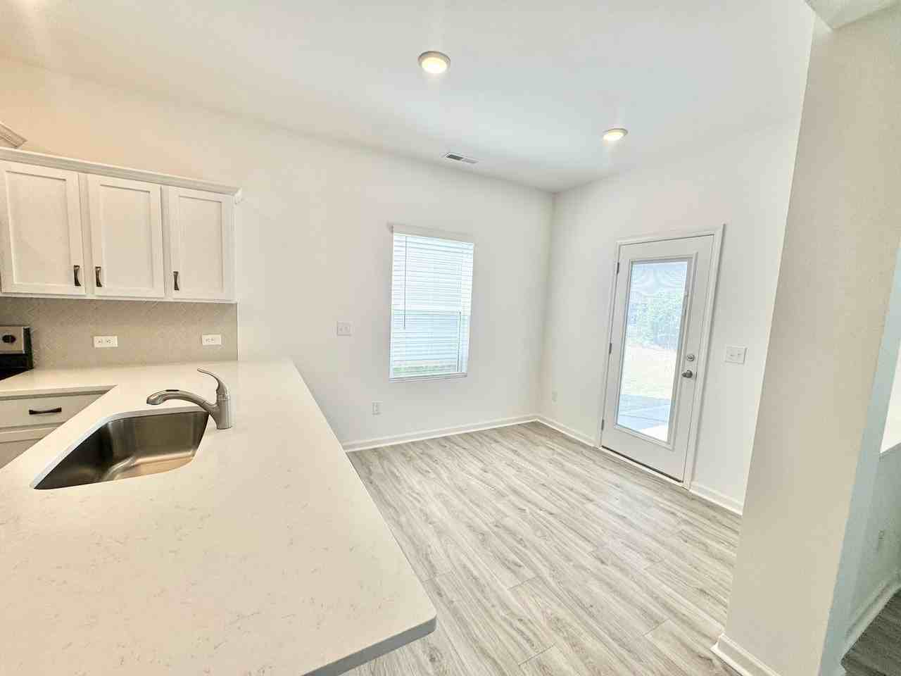 1412 Stork Dr - Photo 5 of 16