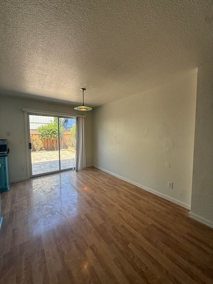 9558 Dominion Wood Ln - Photo 4 of 13
