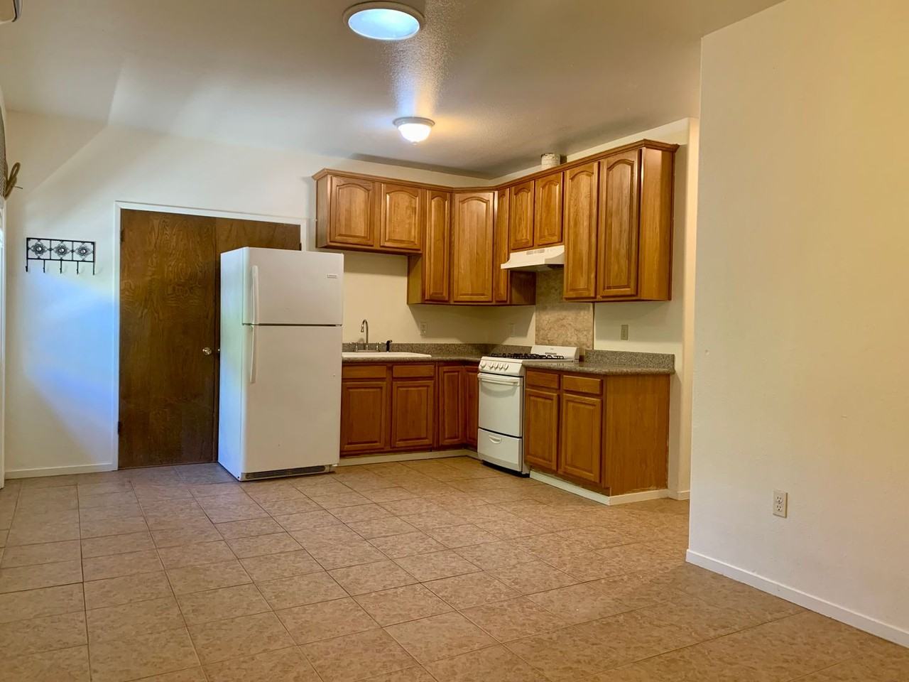 1382 Estates Dr - Photo 2 of 9