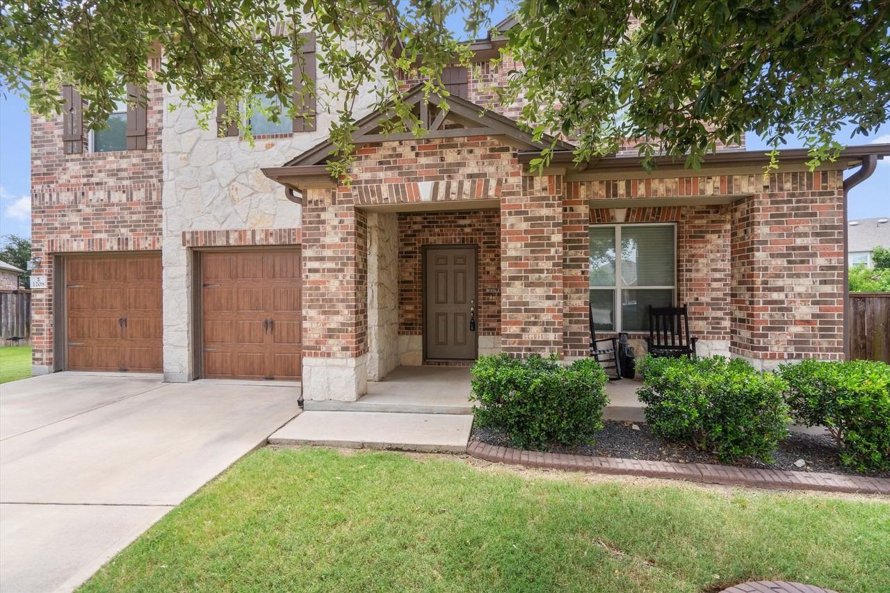 1208 Ravenside Cv - Photo 3 of 39