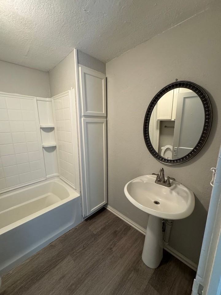 13700 Woodway Dr - Photo 2 of 6