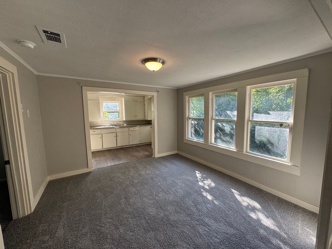 13700 Woodway Dr - Photo 4 of 6