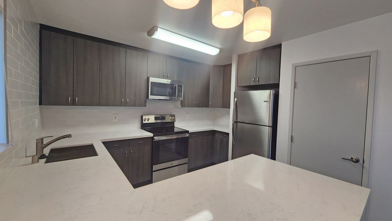 Towne House South Hills - Photo 2 of 50