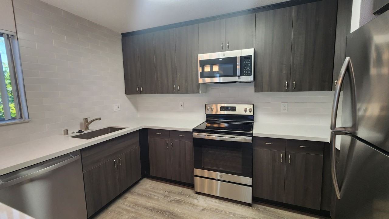 Towne House South Hills - Photo 3 of 50