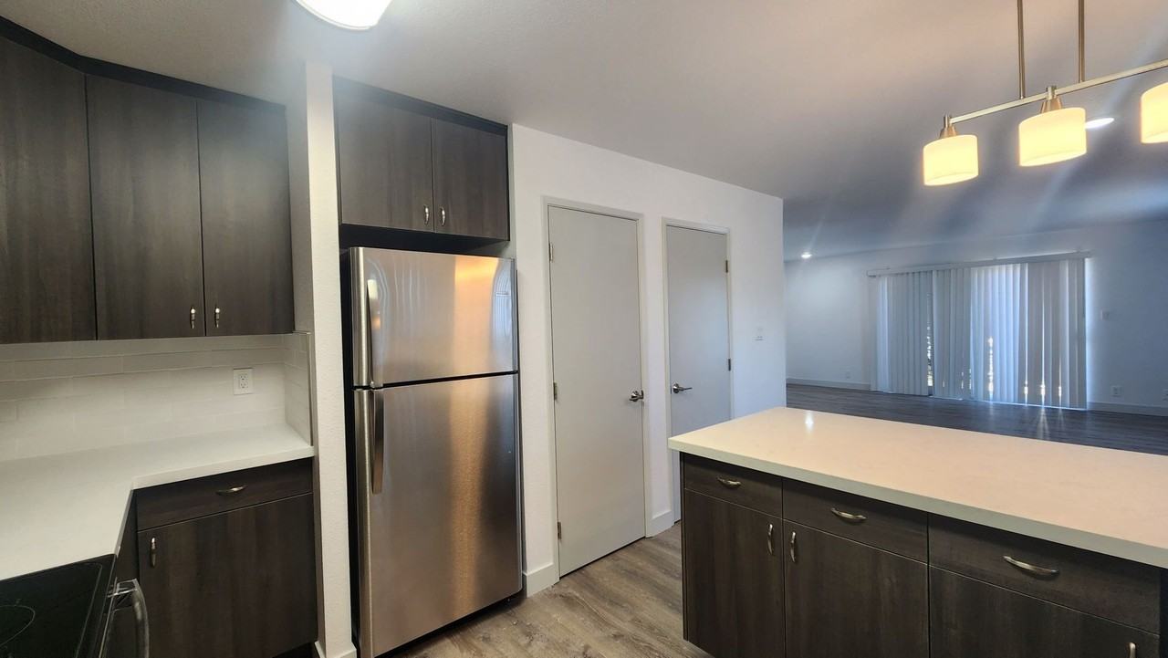 Towne House South Hills - Photo 4 of 50