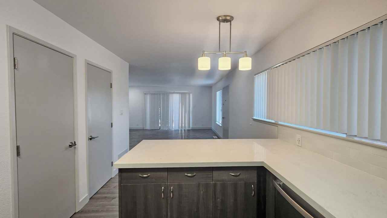 Towne House South Hills - Photo 5 of 50