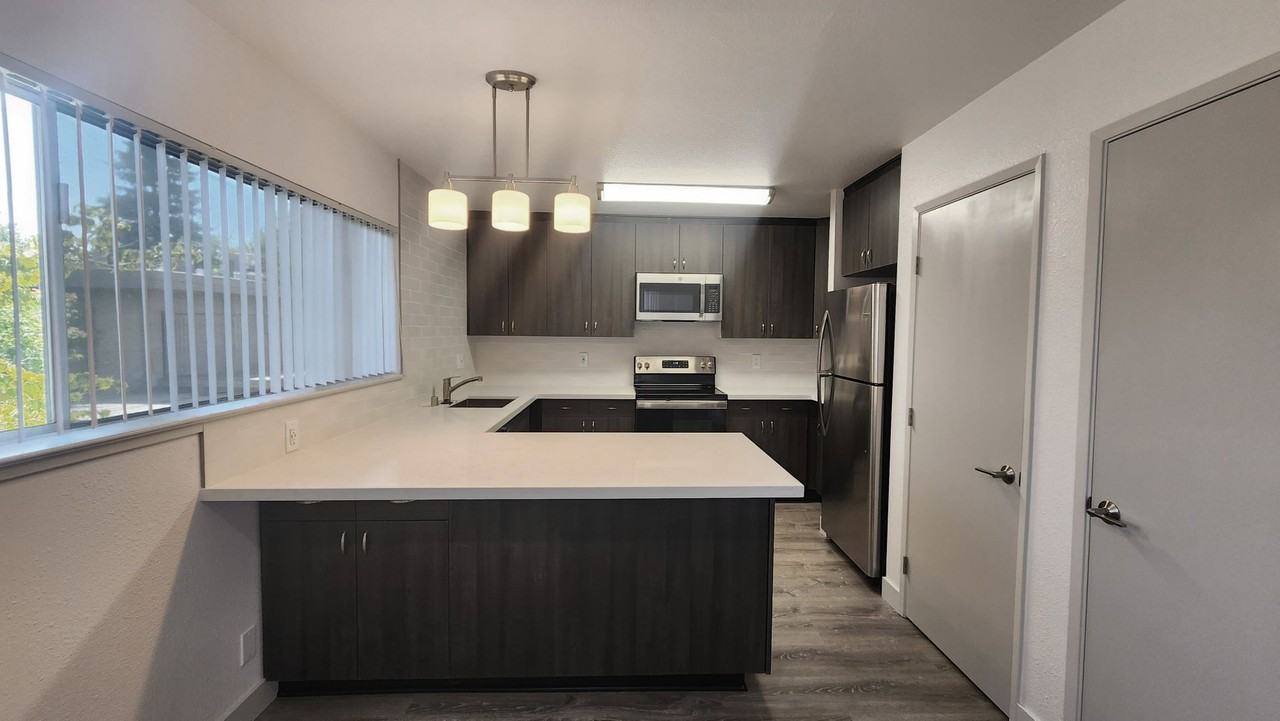 Towne House South Hills - Photo 7 of 50