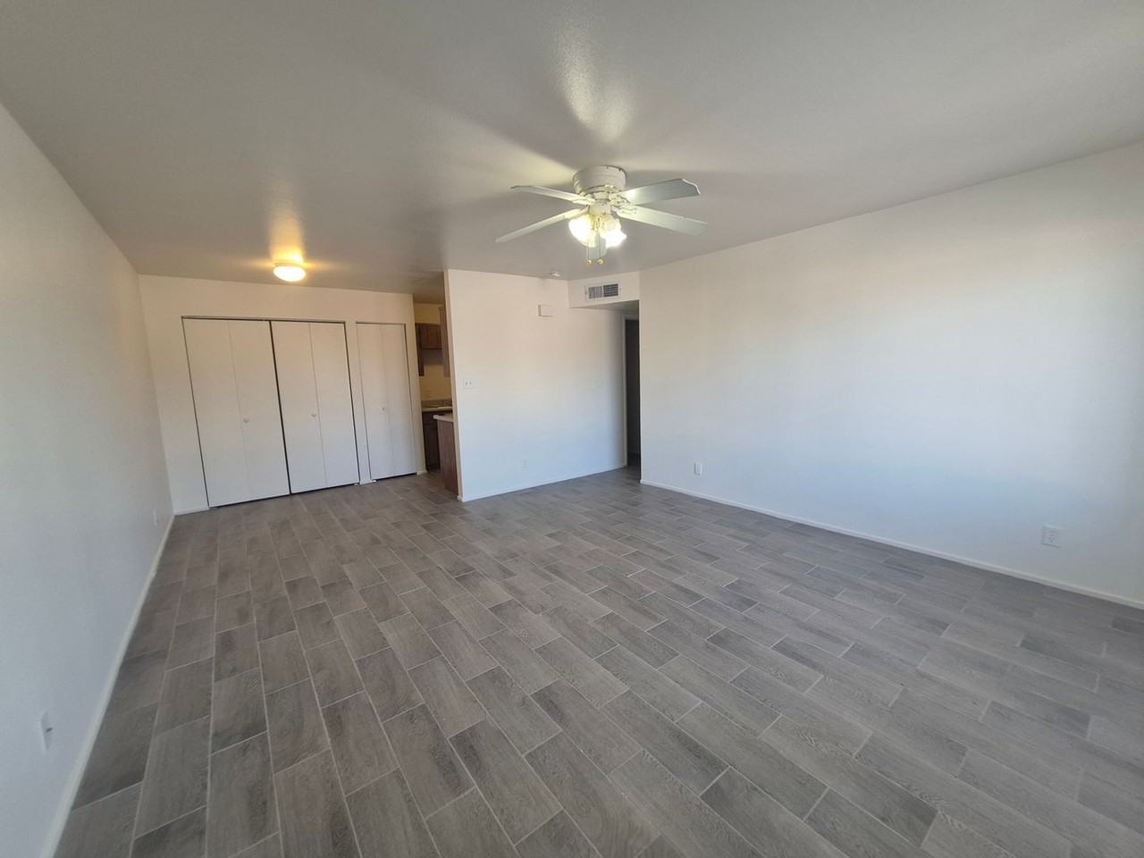 Las Palmas Apartments - Photo 2 of 22