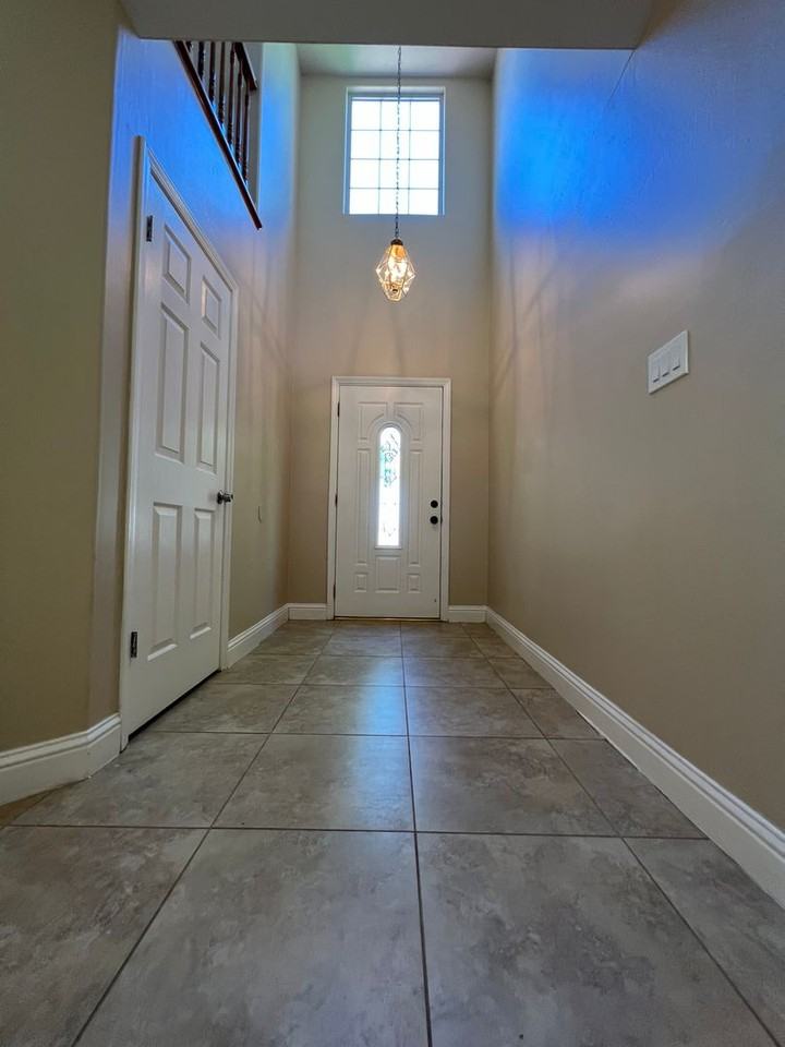 5504 Pine Canyon Dr - Photo 2 of 35