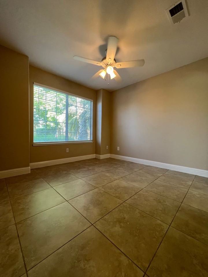 5504 Pine Canyon Dr - Photo 3 of 35
