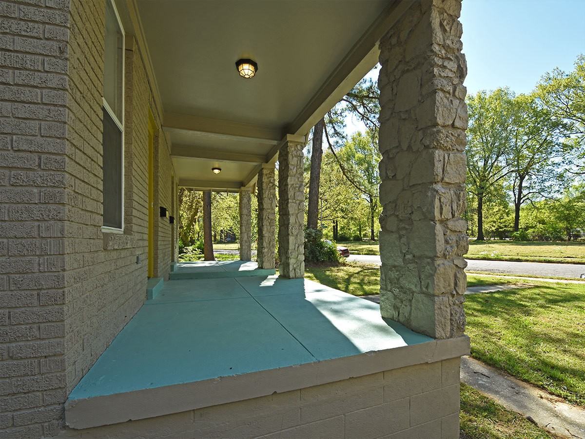 1556 Tutwiler Ave - Photo 2 of 9