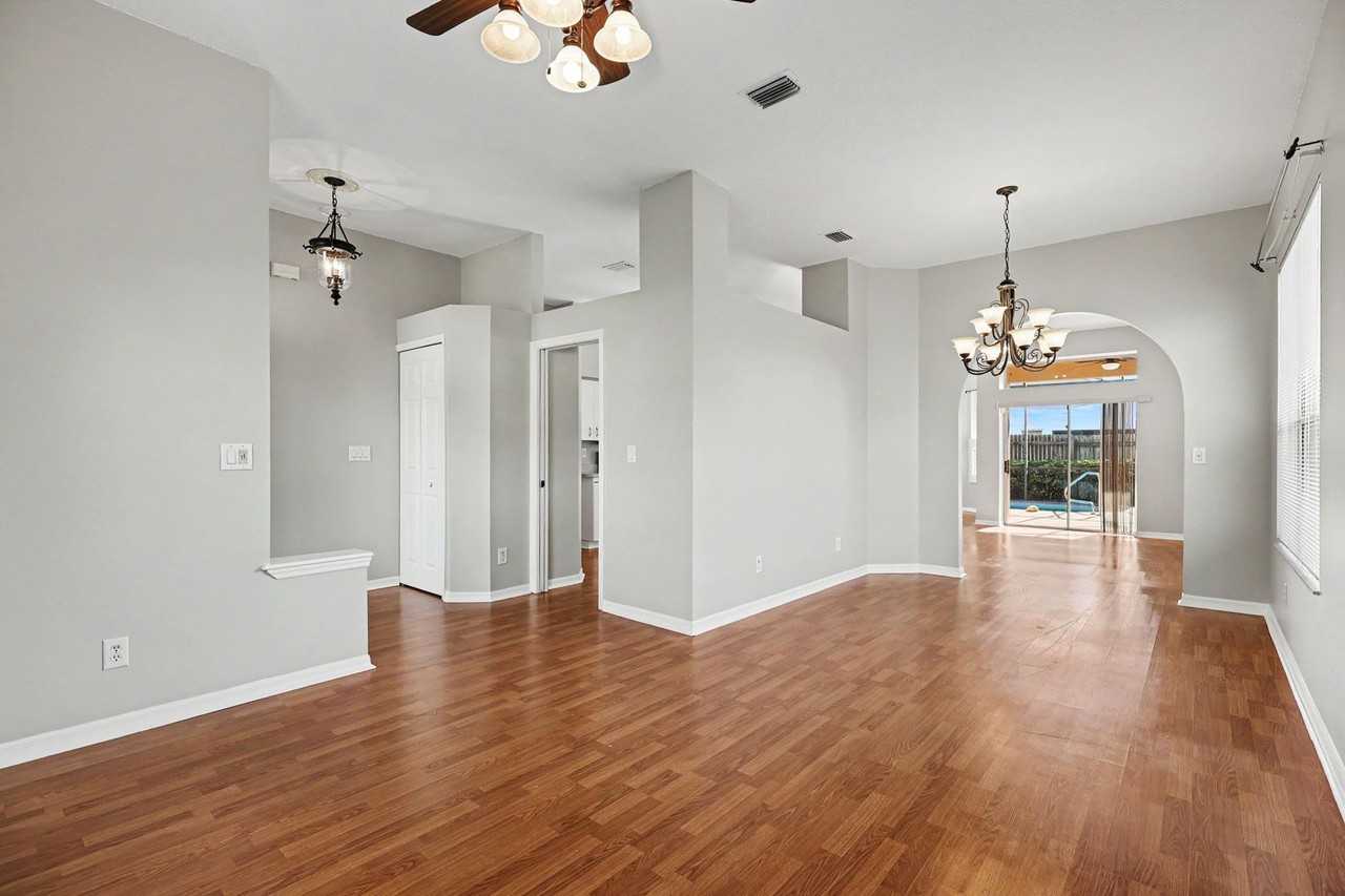 8056 Bracken Ln - Photo 2 of 24