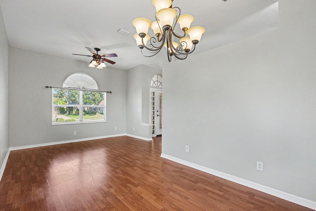 8056 Bracken Ln - Photo 3 of 24