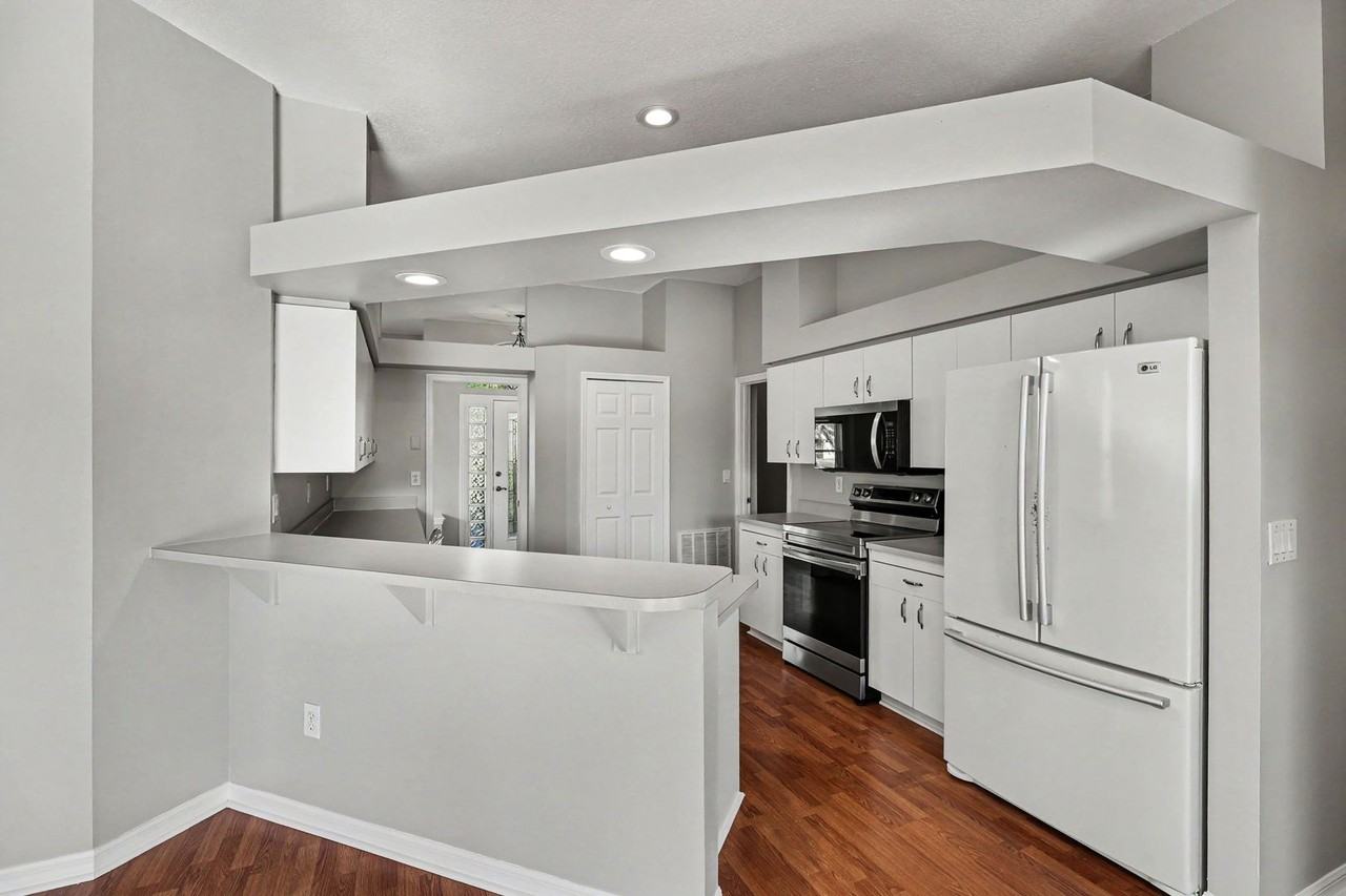 8056 Bracken Ln - Photo 4 of 24