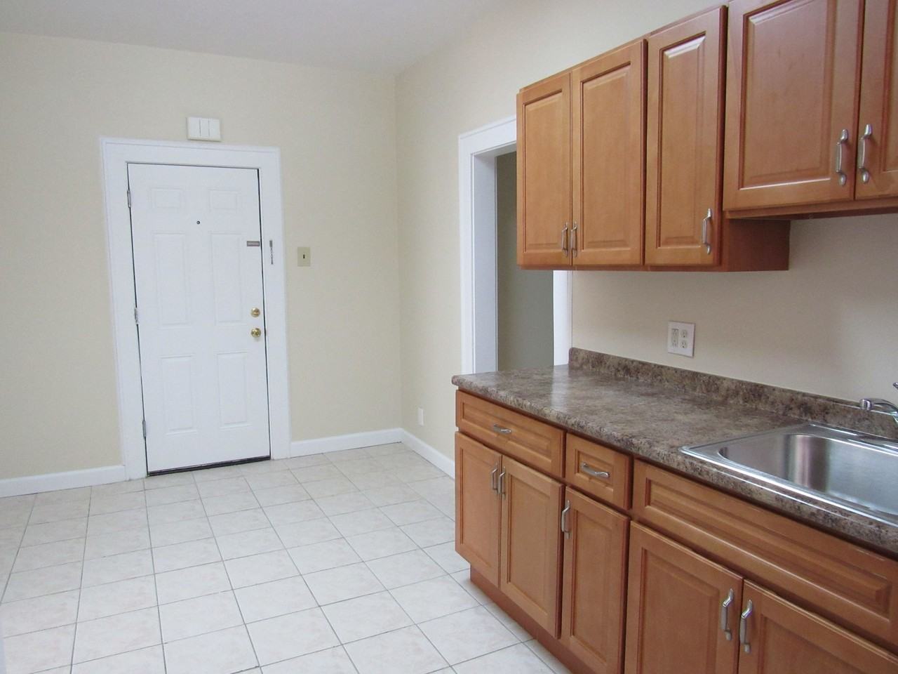 45 Watson Ave #1R - Photo 5 of 18
