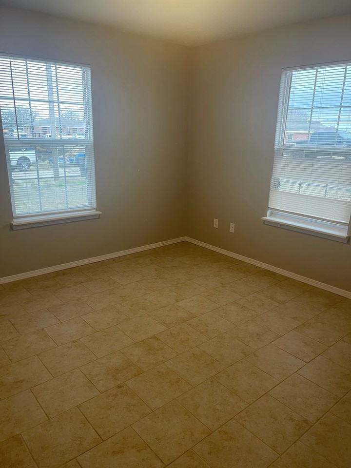 Davis Duplexes - Photo 3 of 19